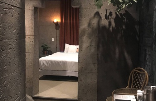 I-435 West KC-KS Hotel | Chateau Avalon Hotel & Spa