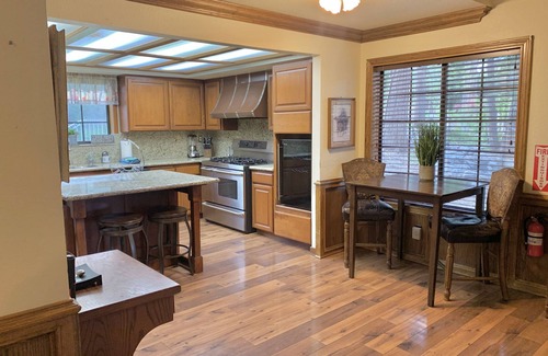 Lake Arrowhead House | Chateau Bernina. Prime Location! Large indoor Jacuzzi and Dry Sauna. Large Patio