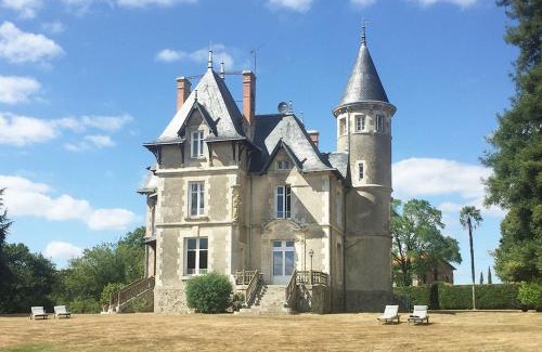 Moutiers-sur-le-Lay Bed & Breakfast | Chateau Breduriere