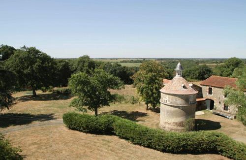 Moutiers-sur-le-Lay Bed & Breakfast | Chateau Breduriere