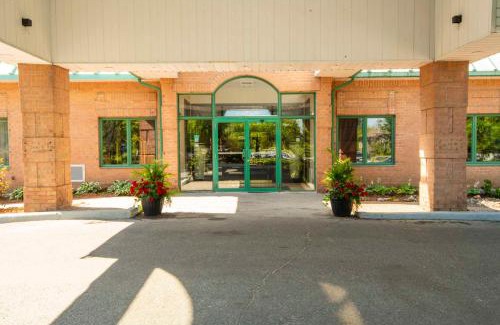 Aylmer Hotel | Chateau Cartier Hotel & Resort, an Ascend Collection Resort
