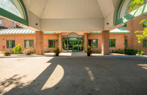 Aylmer Hotel | Chateau Cartier Hotel & Resort, an Ascend Collection Resort