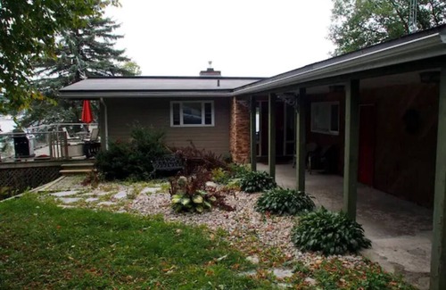 Penetanguishene House | Chateau Champlain Cottage