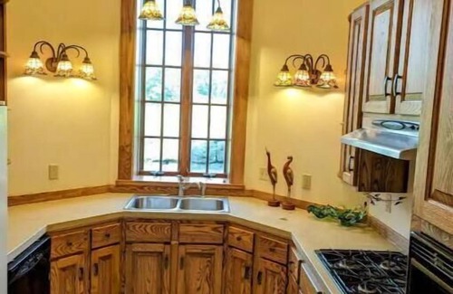 Hydetown House | Chateau Cheval- La Maison