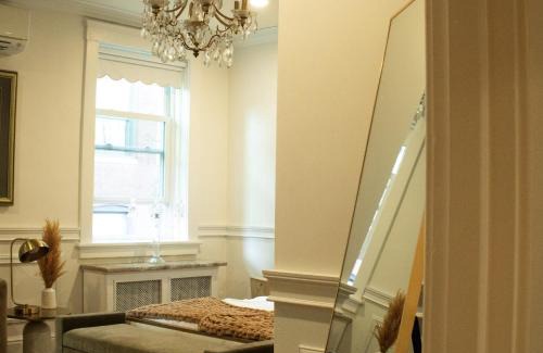 Connellsville Hotel | Chateau Connellsville Eclectic Homage Suite