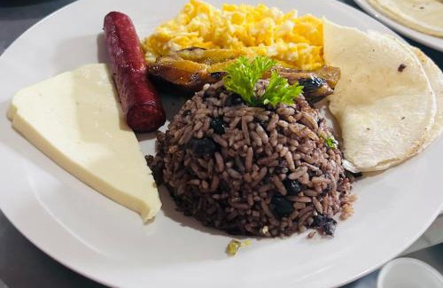 El Castillo Hotel | Chateau Arenal Hotel & Restaurante