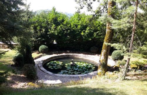 Raulhac Bed & Breakfast | Chateau De Courbelimagne, Raulhac