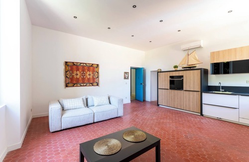 Miramas Apartment | Chateau de Couvent Apartment for 2 people next to the golf course