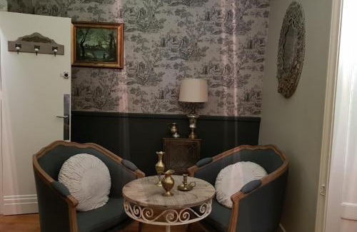 Joudes Bed & Breakfast | Chateau de Joudes Suite de la Baronne
