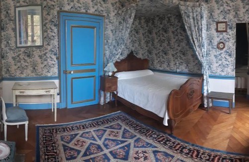 Deux-Chaises Bed & Breakfast | Chateau de Longeville