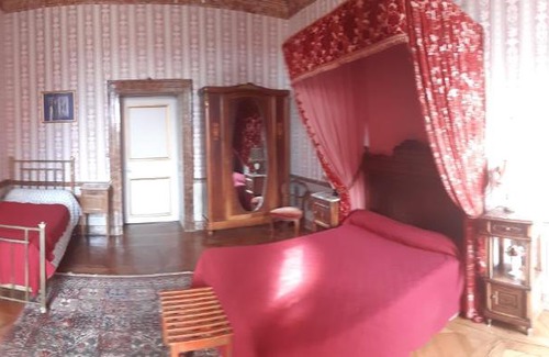 Deux-Chaises Bed & Breakfast | Chateau de Longeville