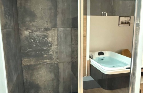 Teloche Bed & Breakfast | Château de Posset: Loft Anne-Marie, close to the 24 Hours of Le Mans racetrack