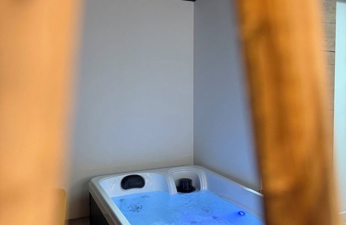 Teloche Bed & Breakfast | Château de Posset: Loft Anne-Marie, close to the 24 Hours of Le Mans racetrack