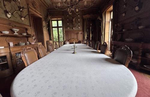 Maigne House | Chateau de Resteau - Haut de Gamme - 15 pers