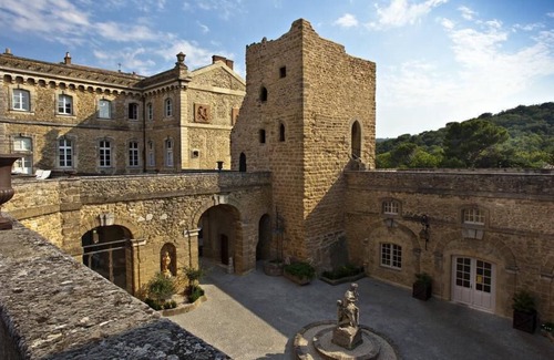 Rochegude Hotel | Chateau De Rochegude