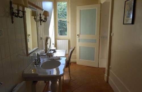 Hurigny Bed & Breakfast | Chateau des Poccards