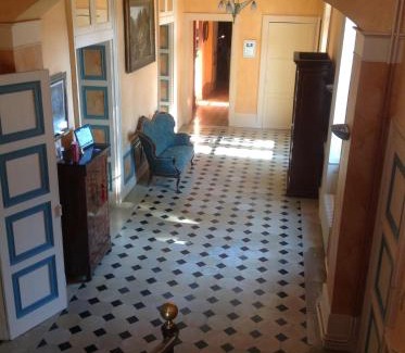 Hurigny Bed & Breakfast | Chateau des Poccards
