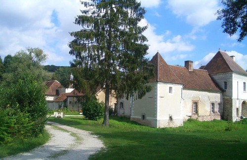 Bucey-en-Othe Bed & Breakfast | Chateau Des Roises