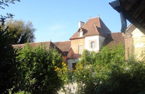 Bucey-en-Othe Bed & Breakfast | Chateau Des Roises