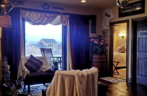 Flying Horse House | Chateau du Pikes Peak, Pasteur Room