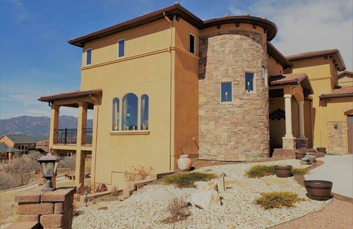 Flying Horse House | Chateau du Pikes Peak, Pasteur Room