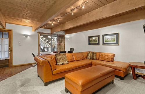 Aspen House | Chateau Dumont Unit 9, Downtown Condo with Cozy Living Area
