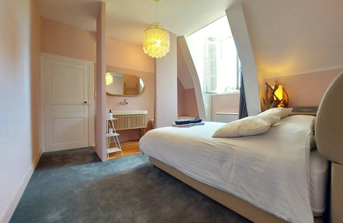 Marsais Other | CHATEAU EMILE HAROCH AT THE FOOT OF THE VENISE VERTE