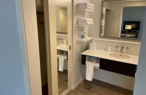 Fredericton Hotel | Chateau Fredericton, Trademark Collection by Wyndham