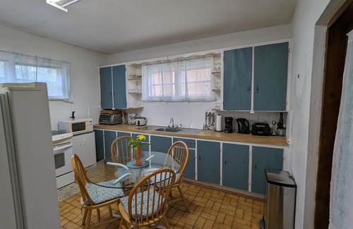 Smith's House | Chateau Getaway 2 Bermy Style SLEEPS 2 1 Bed/Bath