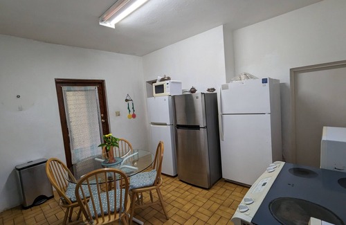 Smith's House | Chateau Getaway 2 Bermy Style SLEEPS 2 1 Bed/Bath