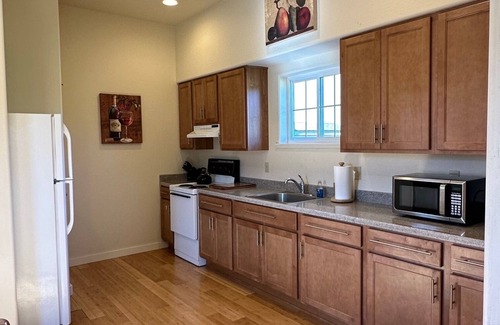 Ashland Apartment | Chateau Herbe ~ Rosalind Carriage House beautiful 1 bedroom Apartment