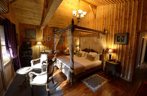 Chambretaud Hotel | Chateau Hotel le Boisniard