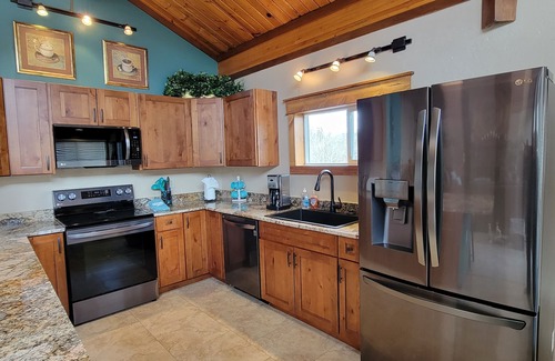 Frisco House | Chateau in Ski and Summer Playground, 5 Bdrms + Loft, Hot Tub, 4 HDTVs, 8 Bikes