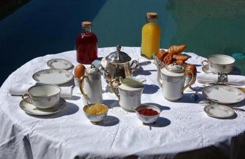 Mouret Bed & Breakfast | CHATEAU LA SERVAYRIE - Chambre d'hôtes