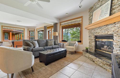 East Kootenay Apartment | Chateau Lawrence, Pool Table, Kids' Gaming Room