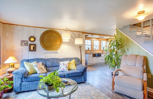 Hood Cottage | 'Chateau Merlot' Cottage w/Deck in Stanardsville