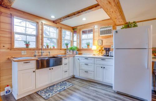 Hood House | Chateau Merlot - Private Appalachian Cottage
