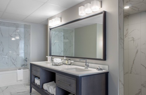 Moncton Hotel | Chateau Moncton Trademark Collection by Wyndham