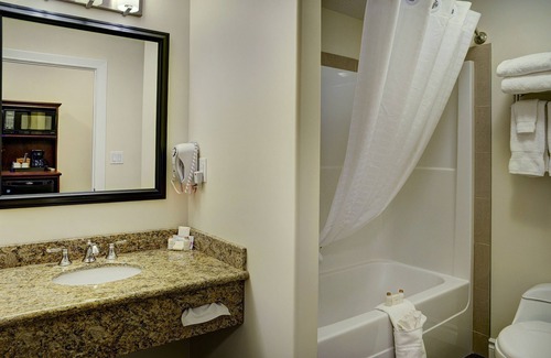 Northwest Edmonton Hotel | Chateau Nova Yellowhead