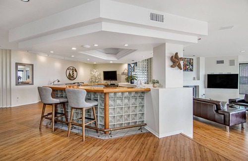 Playa Del Rey Villa | Chateau Pacific | Playa Del Rey Mansion | Jacuzzi | Game Room | BBQ | Ocean View