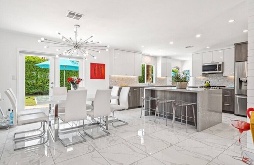 Araby House | Chateau Palm Springs – Stylish Mid-Century Home with Pool, Piano, Views & Citrus Trees