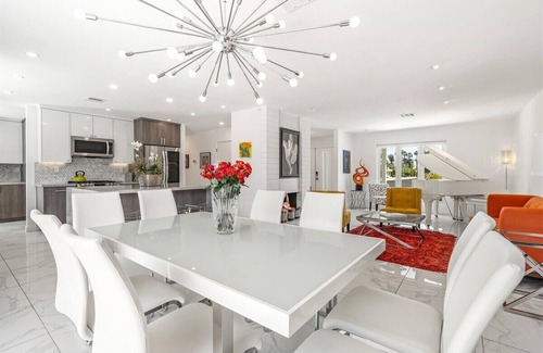 Araby House | Chateau Palm Springs – Stylish Mid-Century Home with Pool, Piano, Views & Citrus Trees