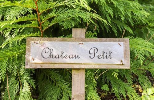 Caersws House | Chateau Petit