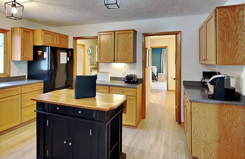 Mountainside House | Chateau Relaxo | Lake Access & Hot Tub + Large Yard