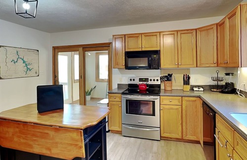 Mountainside House | Chateau Relaxo | Lake Access & Hot Tub + Large Yard