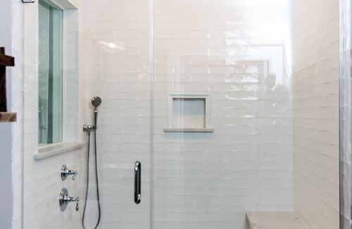 Bolton Landing House | Chateau Rooms