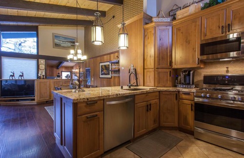 Mammoth Lakes House | Chateau Sans Nom #17