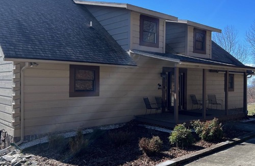 Fancy Gap House | Chateau SMA retreat is located near the Blue Ridge parkway, Fancy Gap, VA.