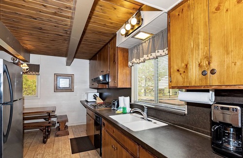 Summit Estates House | Chateau St. Moritz by Destination Big Bear : Walk to Snow Summit Resort! Hot Tub! Pool Table!