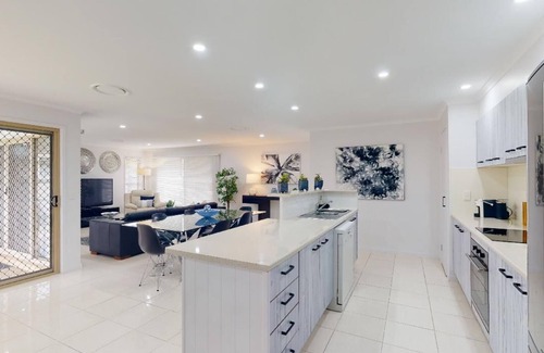 Caboolture House | Chateau Tonnelle